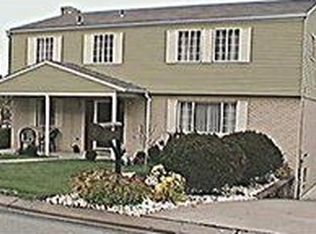 1900 Gina Dr, West Mifflin, PA 15122