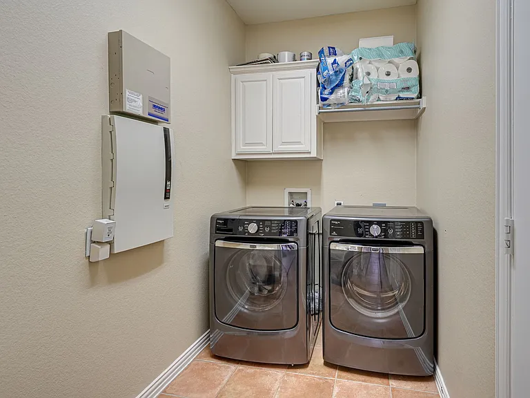 11804 Blackhawk Dr — Photo 29