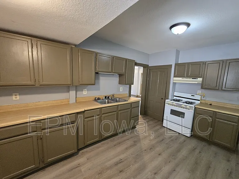 519 Adams St — Photo 17