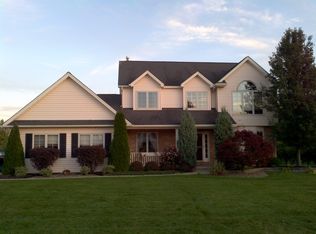 4590 Ridgeview Dr S, North Tonawanda, NY 14120