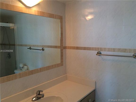 5th image of 2655 Collins Ave APT 2404