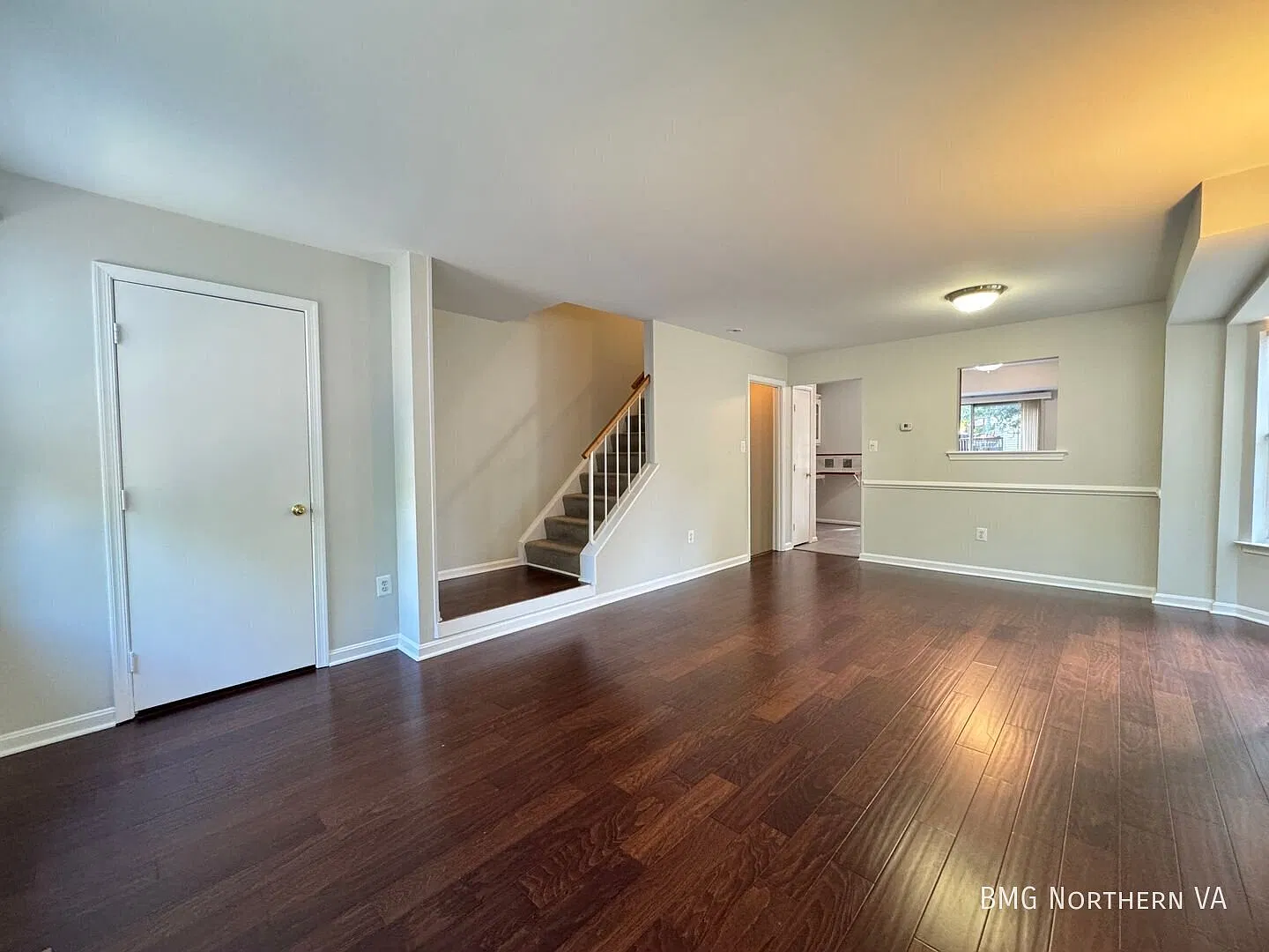 Beautiful 2BR/3BA Home in North Hart Run with Deck & Community Amenities — Photo 4