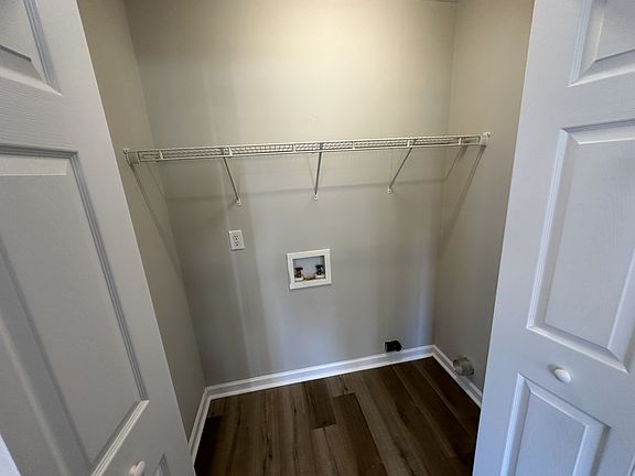 4th image of 121 Oakdale St
