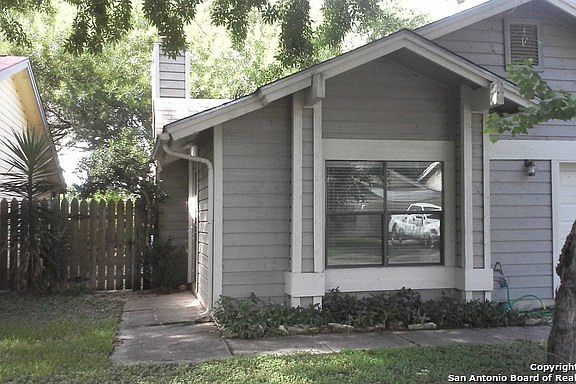 3rd image of 3927 Chimney Springs Dr
