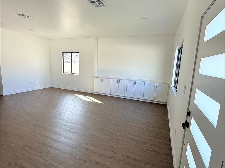 1664 Glen Ave — Photo 4
