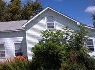 6742 Sage Rd, Waterloo, IA 50703