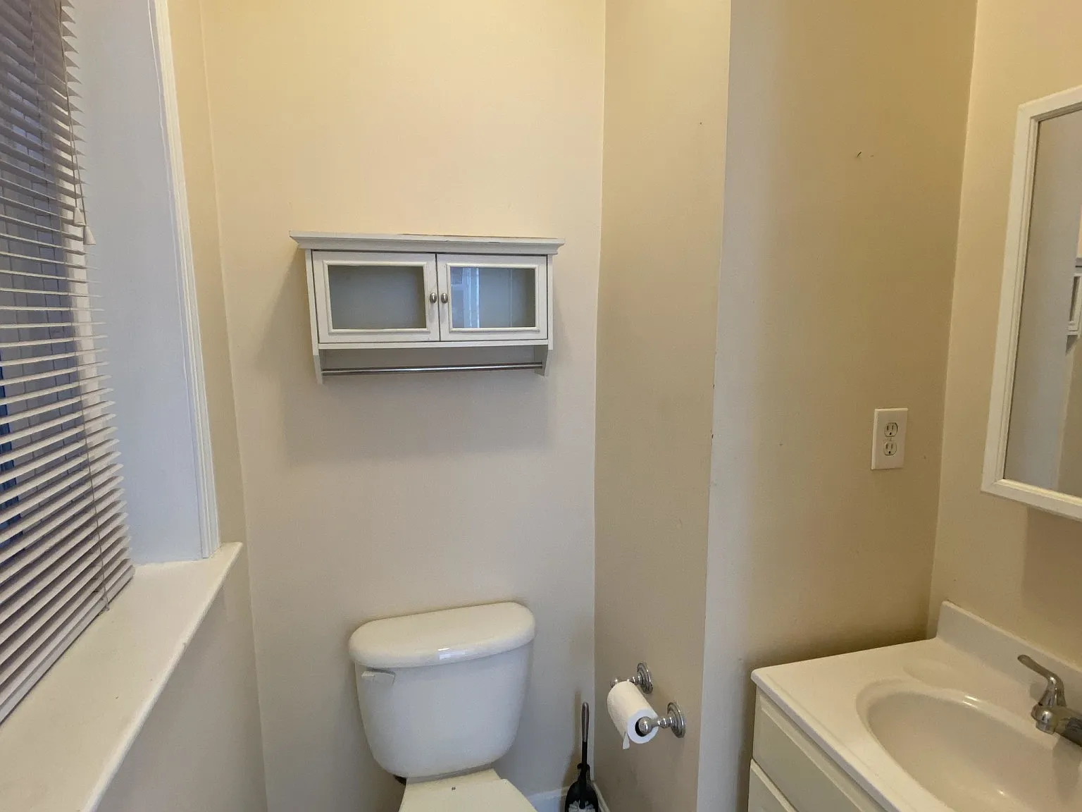 3 bed, 1.5 bath, 9999 sqft, $5,400 — Photo 3