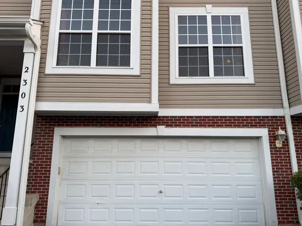 2303 Hudson Cir, Aurora, IL
