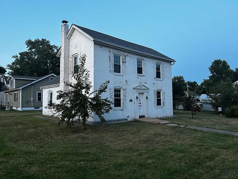 417 Oak St — Photo 1