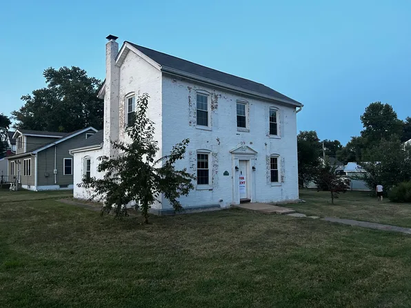 417 Oak St, Imperial, MO 63052