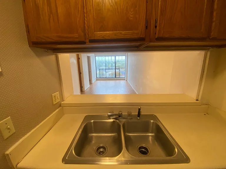 2009 Greene St #413 — Photo 4