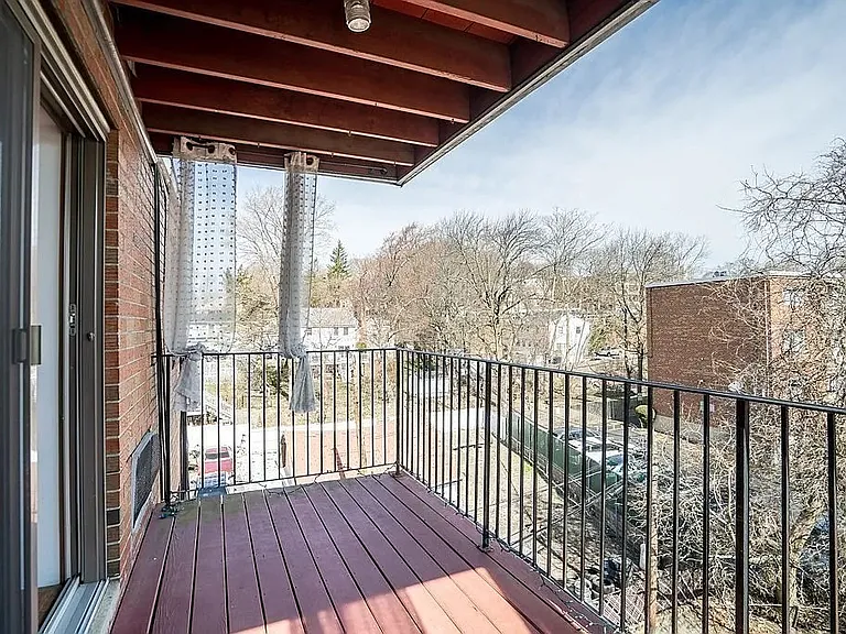 50 Seymour St #15 — Photo 15