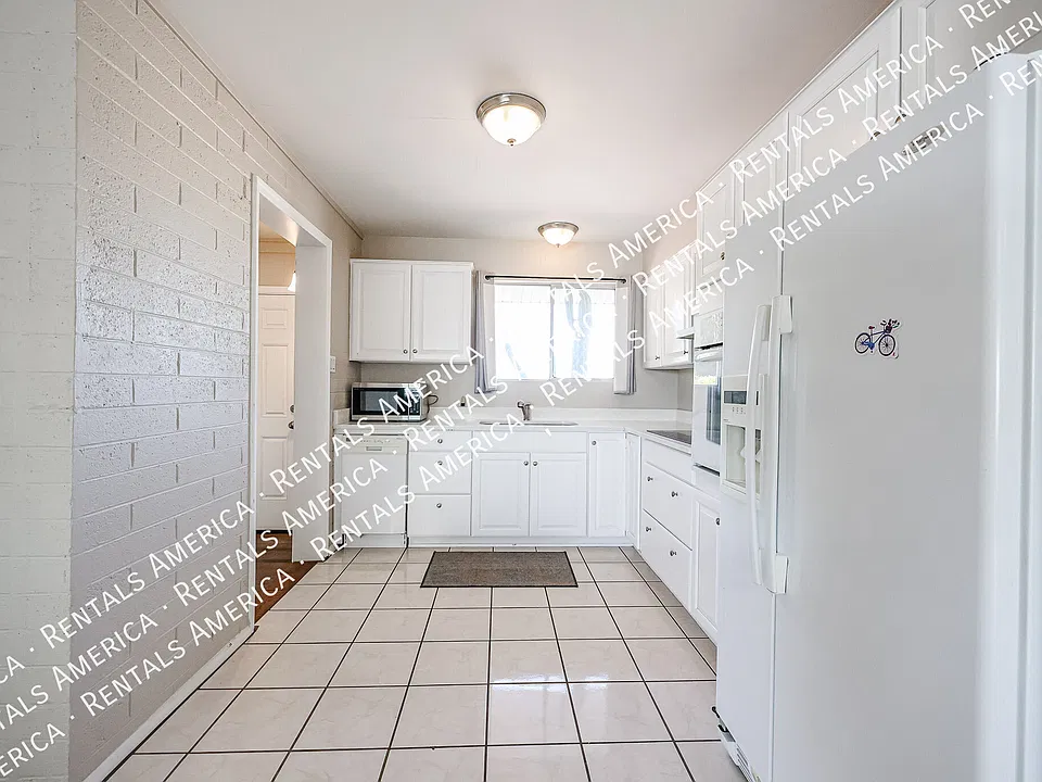 12402 N Pebble Beach Dr