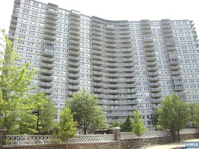 1st image of 2000 Linwood Ave APT 15W