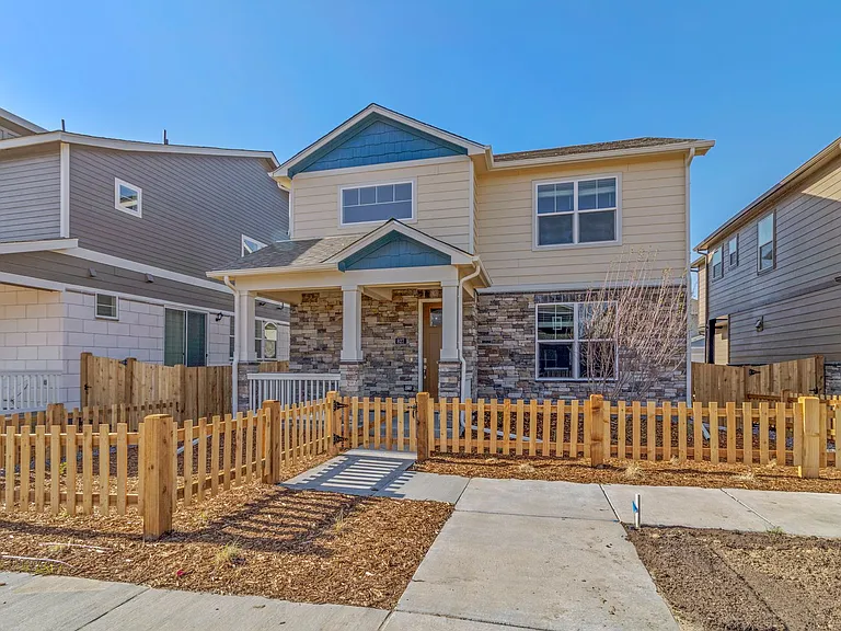 827 N Quatar St — Photo 1