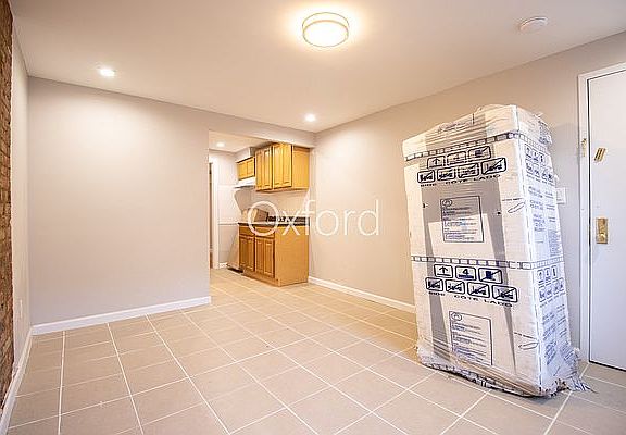 5th image of 891 Cauldwell Ave APT 1