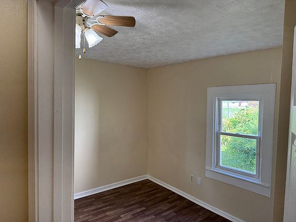 5th image of 195 Hamlin Ave