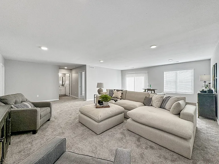 865 NW Sproul Dr — Photo 17