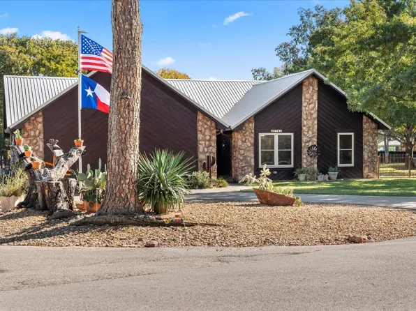 214 Plantation Dr, Tool, TX 75143