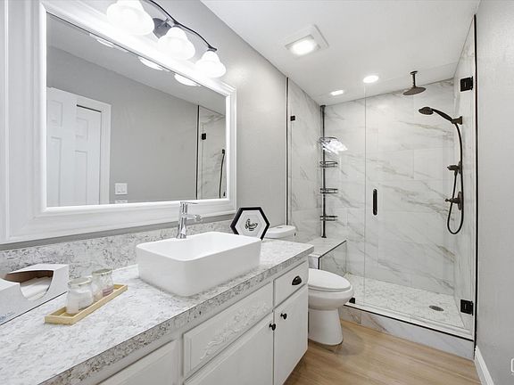 5th image of 5201 Dunsmuir Rd APT 38