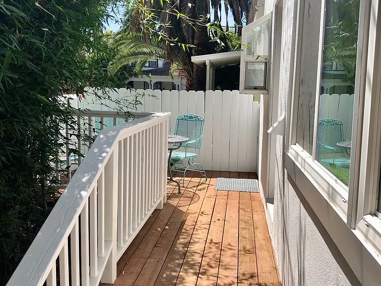 6678-88 De Longpre Ave — Photo 10