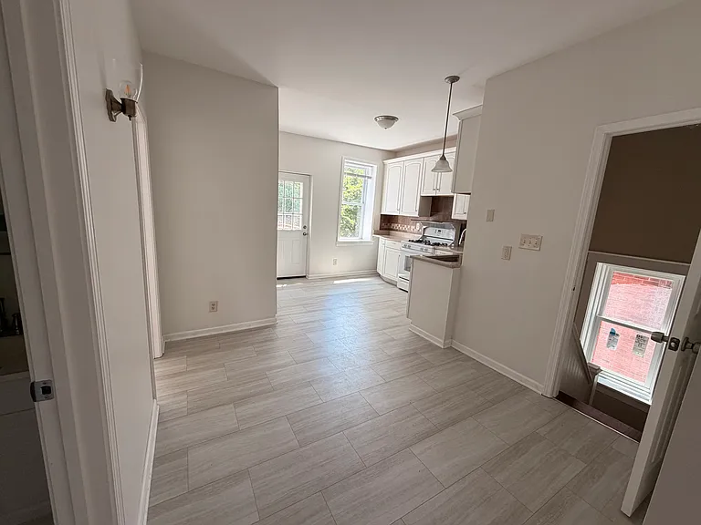 3850-3852 De Tonty St #3852A — Photo 5