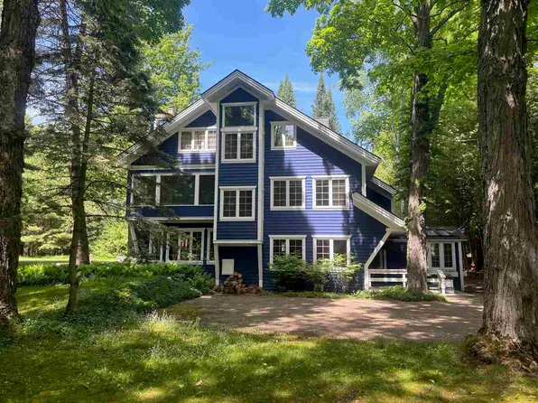 655 Pine St, Harbor Springs, MI 49740