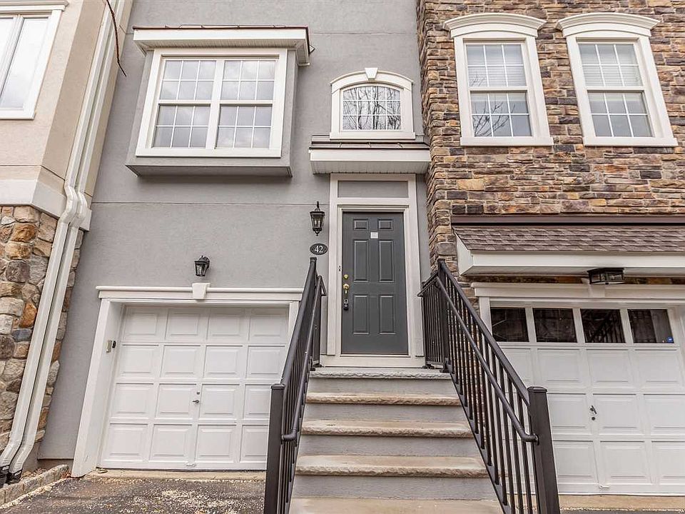1st image of 42 Devonshire Dr