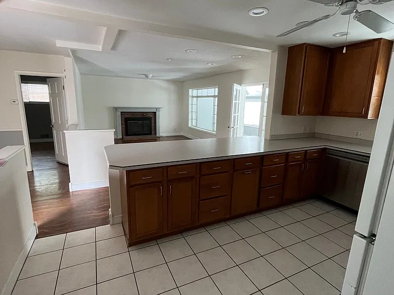 6640 S High St — Photo 1