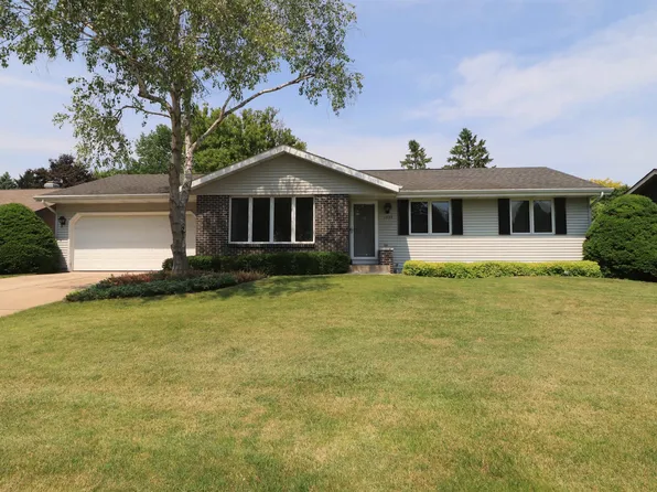 1528 Royal Oaks Dr, Janesville, WI 53548