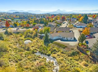 826 Crystal Dr, Eagle Pt, OR 97524