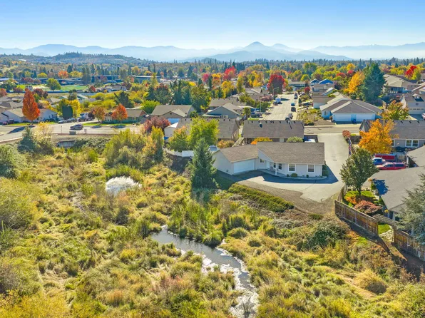 826 Crystal Dr, Eagle Pt, OR 97524