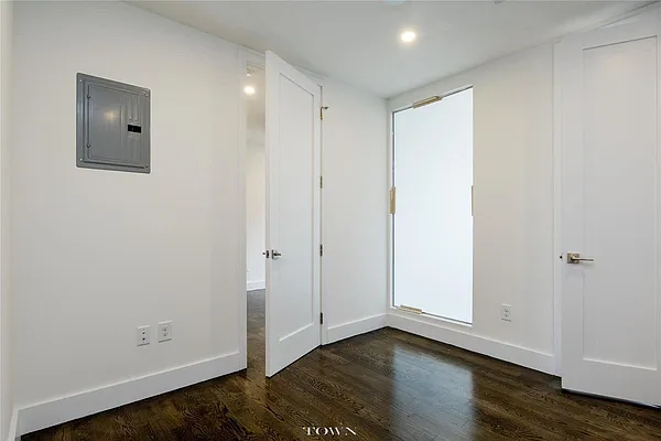 Rented by Compass | media 10