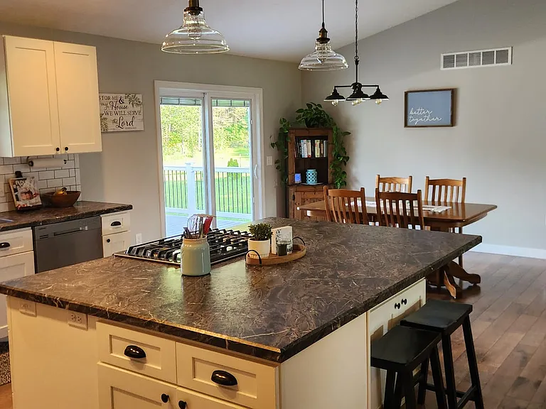 4731 Homeworth Rd — Photo 6
