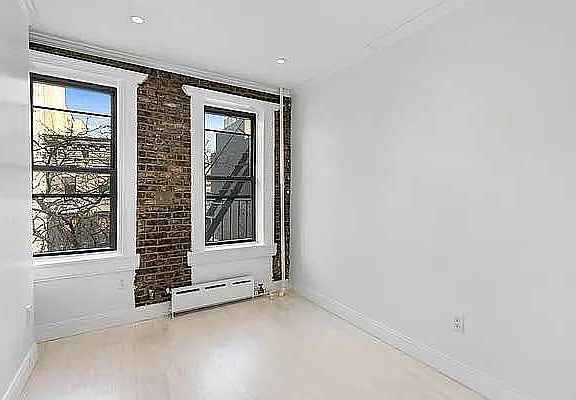 2nd image of 620 E 6th St APT 17