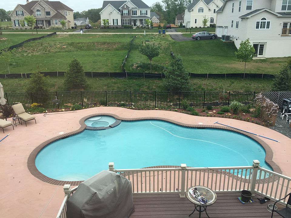 2nd image of 316 Oracle Rd