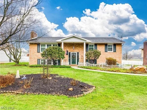 1063 Oneida Trl SW, Hartville, OH 44632