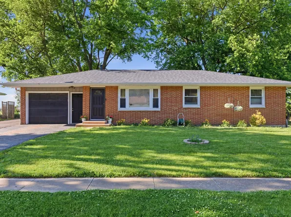 120 Terry Dr, Sugar Grove, IL 60554