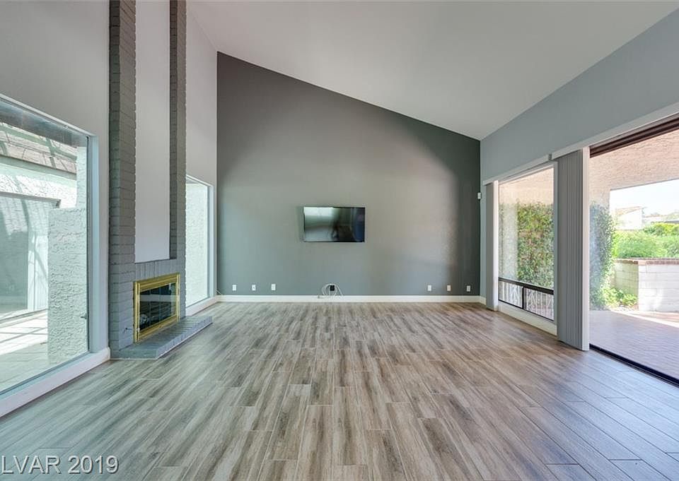 1st image of 2557 Laconia Ave