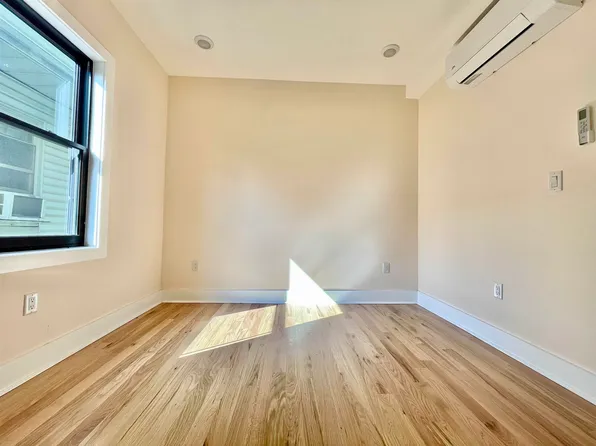 247 Harrison Avenue image 18 of 24