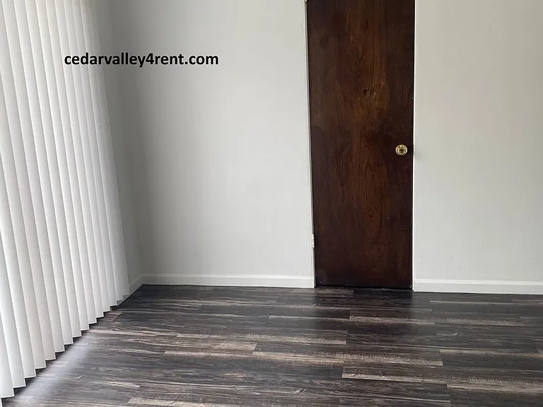 717 Bismark Ave — Photo 3