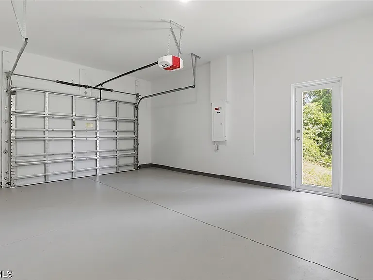 721 Ivan Ave S — Photo 29
