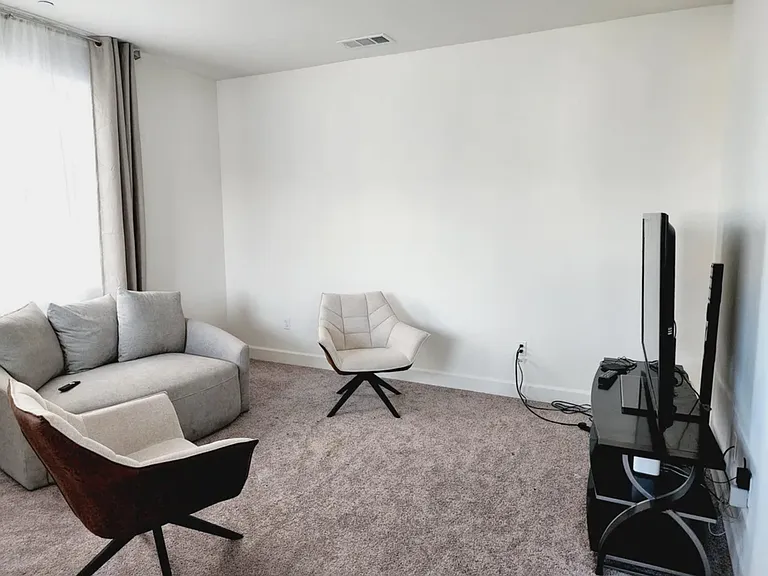 3041 E Seeger Ave — Photo 5