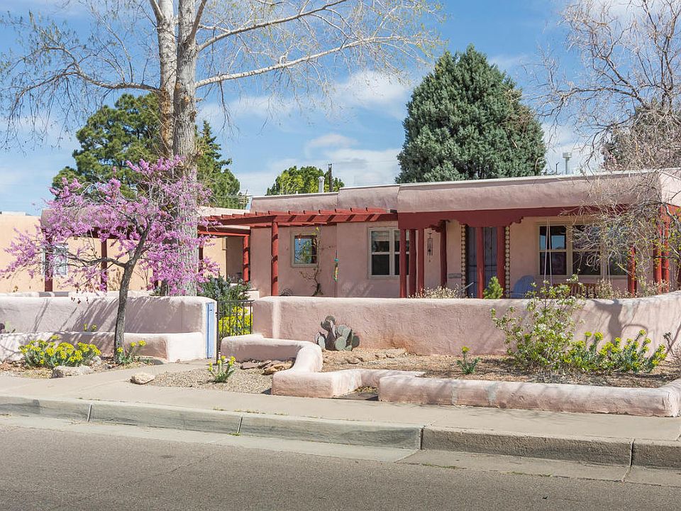 1st image of 1112 Calle Del Sol NE