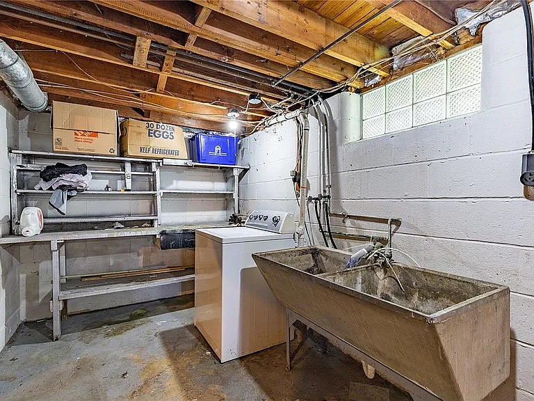138 Clark Ave — Photo 28