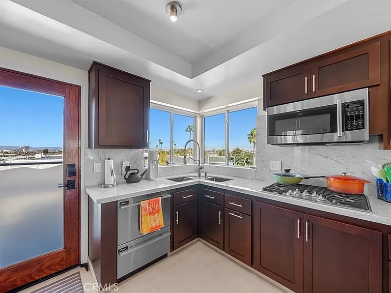 760 Manhattan Beach Blvd #B — Photo 9