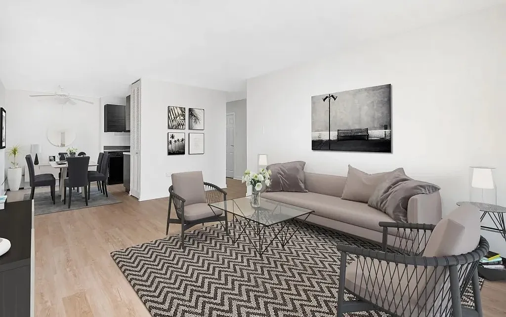 441 W. Oakdale — Photo 3