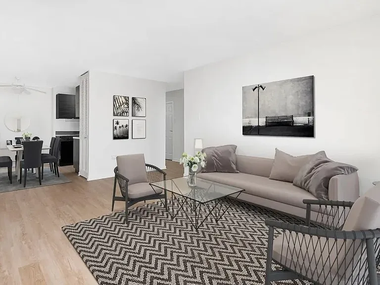 441 W. Oakdale — Photo 3