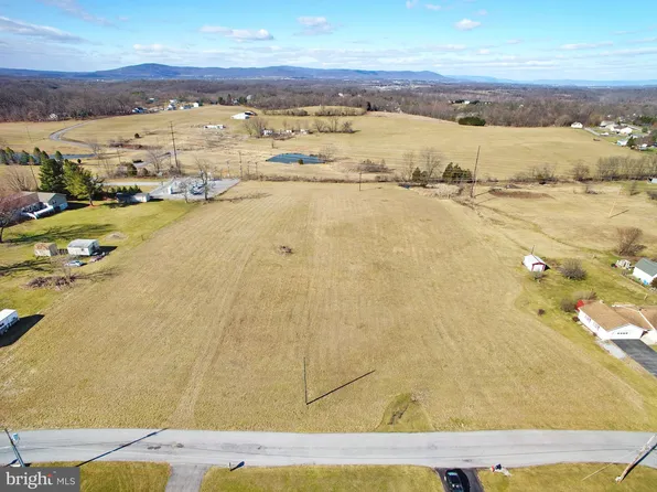 Drake Ave, Falling Waters, WV 25419