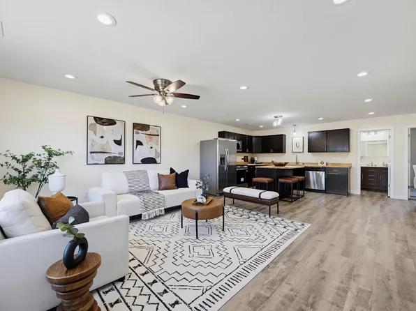 1355 E Bias Ln, Centralia, MO 65240